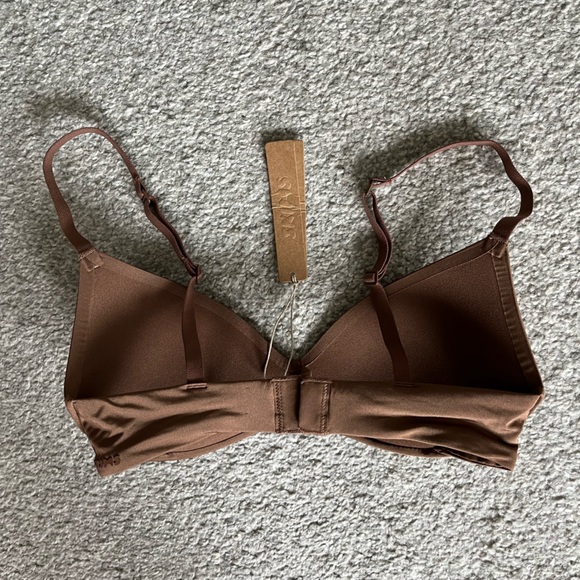 NWT SKIMS Reseller 3 Pack Bra Bundle. 40D, 34DDD and 30B. - Picture 14 of 16